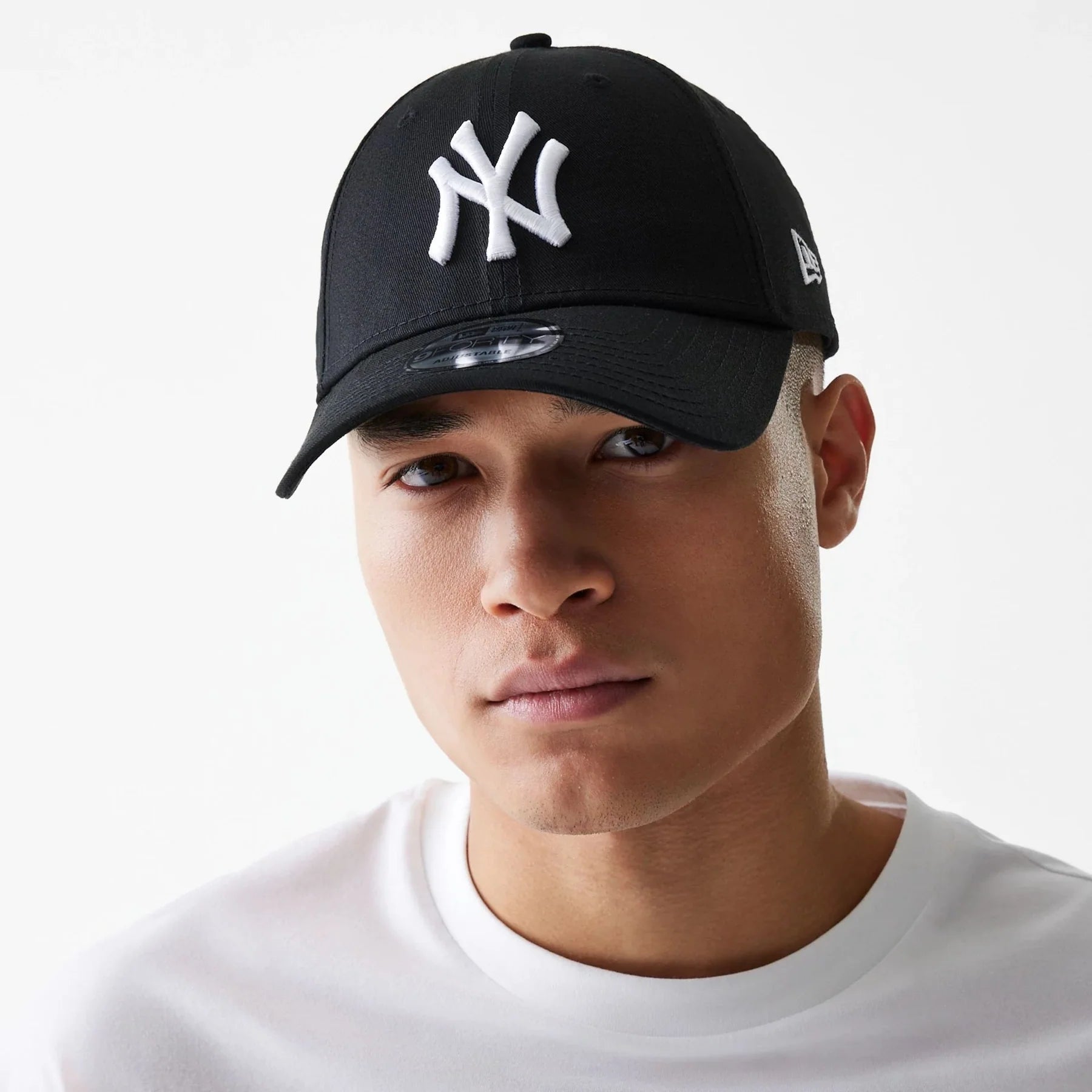 Buy New York Yankees Essential Black 9FORTY Cap Online in Nepal - Online Shopping Nepal - Online Clothing Shop Nepal